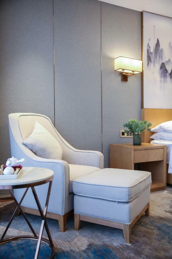 Venus Royal Hotel Foshan Kuiqi Road Metro Station ภายนอก รูปภาพ
