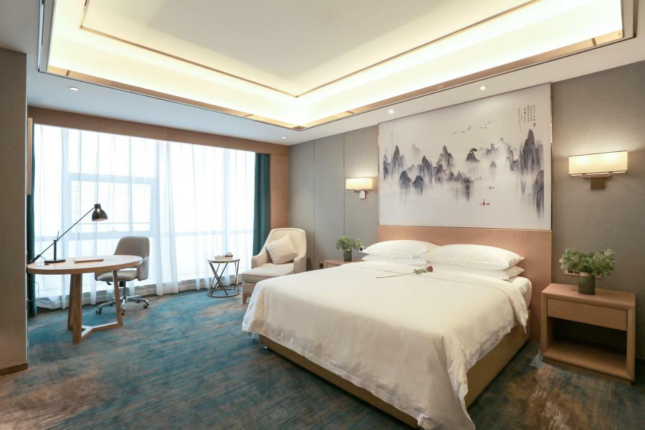Venus Royal Hotel Foshan Kuiqi Road Metro Station ภายนอก รูปภาพ
