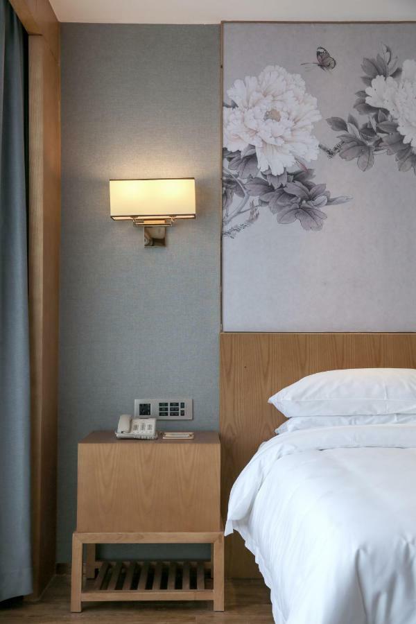 Venus Royal Hotel Foshan Kuiqi Road Metro Station ภายนอก รูปภาพ