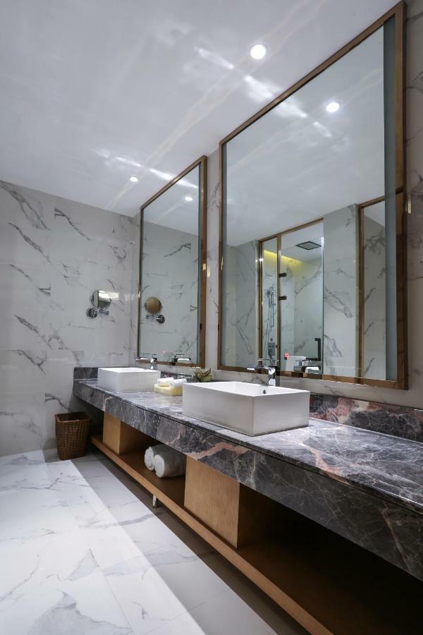 Venus Royal Hotel Foshan Kuiqi Road Metro Station ภายนอก รูปภาพ