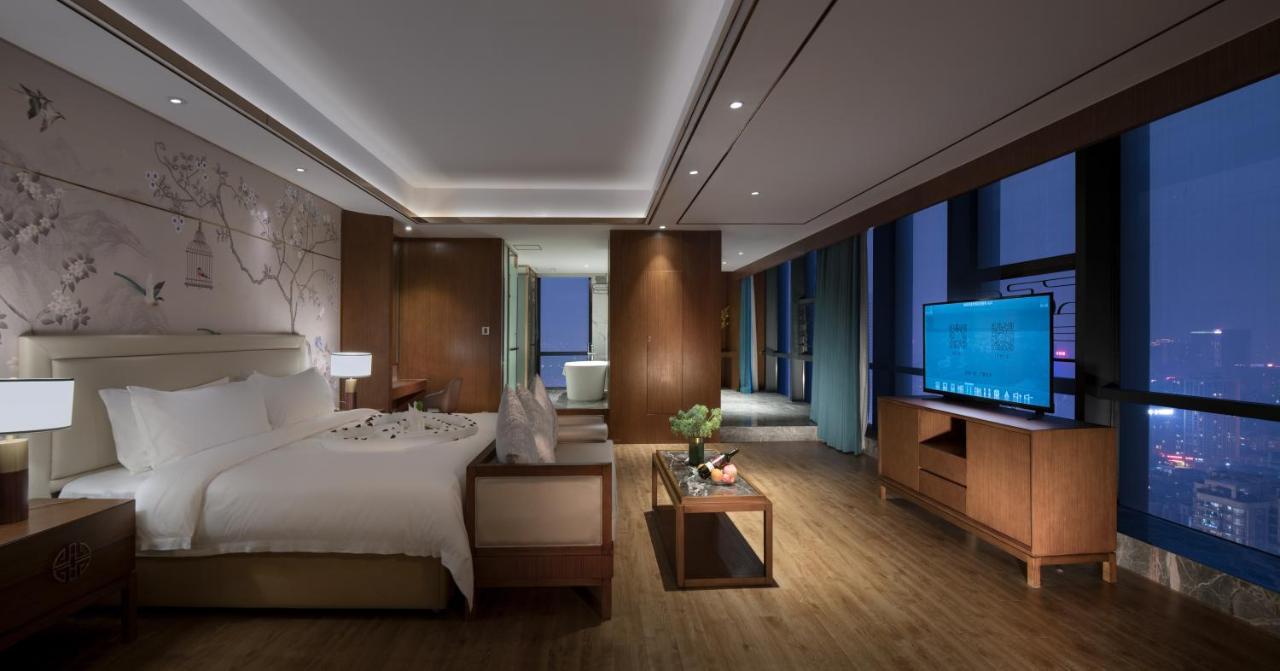 Venus Royal Hotel Foshan Kuiqi Road Metro Station ภายนอก รูปภาพ